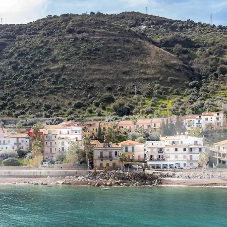 L'attico Del Capitano: Loft Con Terazza Sul Mare Apartment Caronia Marina